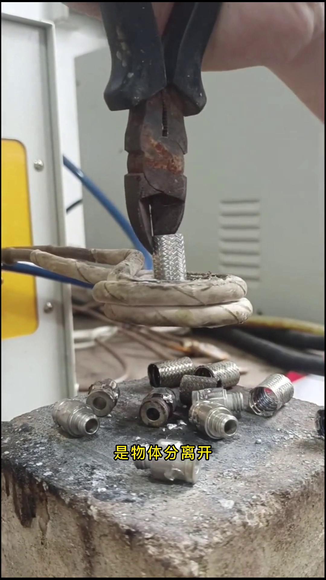 ���l��ȡ-�Б�(y��ng)�ӟ�����b-�������ŵ��Б�(y��ng)��Ȧ��(n��i),˲�g�Ϳ��԰Ѻ����ڻ���,ʹ���w���x�_(k��i)