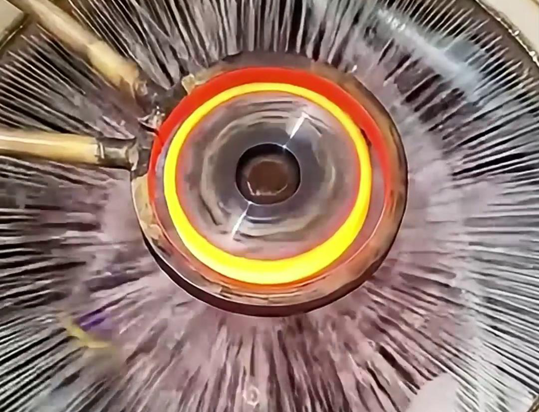 高頻機對齒輪淬火保證齒輪表面的高性能，又能保持齒輪整體性能的穩(wěn)定性