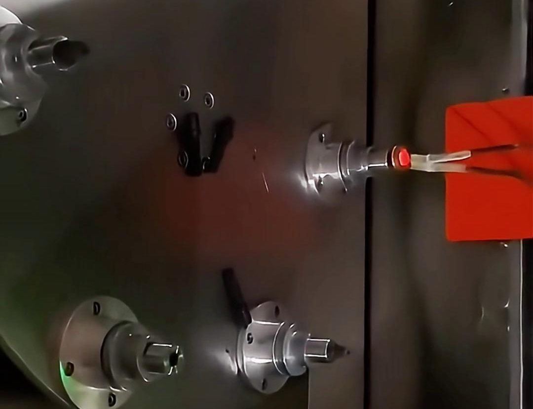 六工位旋轉(zhuǎn)回火結(jié)合高頻機(jī)熱處理淬火的高效性和對產(chǎn)品質(zhì)量的影響