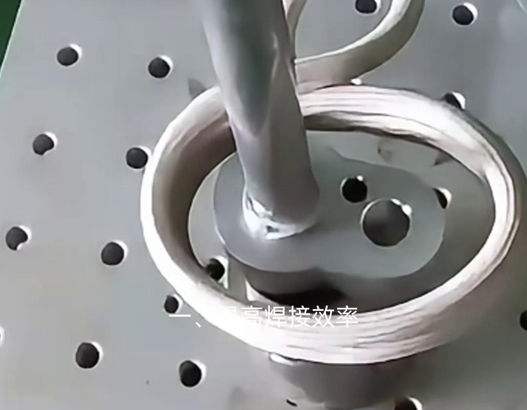 鋁件焊接設(shè)備中，手持式高頻焊機是一種適用于鋁管焊接的高效、便捷的焊接工具