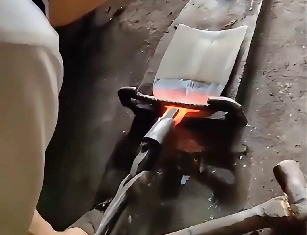 超音頻感應(yīng)加熱設(shè)備在金屬退火處理，尤其是鐵匠加熱淬火退火工藝中的應(yīng)用