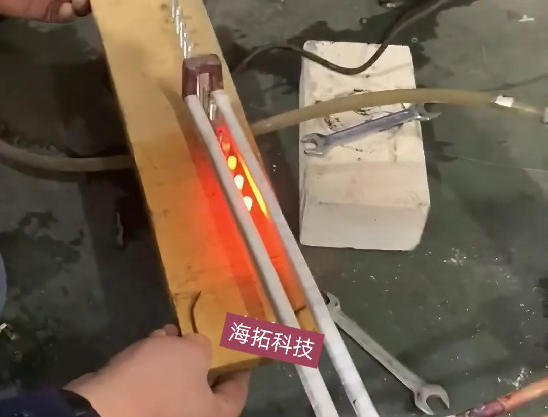 6mm端頭在線退火，采用高頻加熱機(jī)配合自動(dòng)輸送帶實(shí)現(xiàn)均勻加熱退火