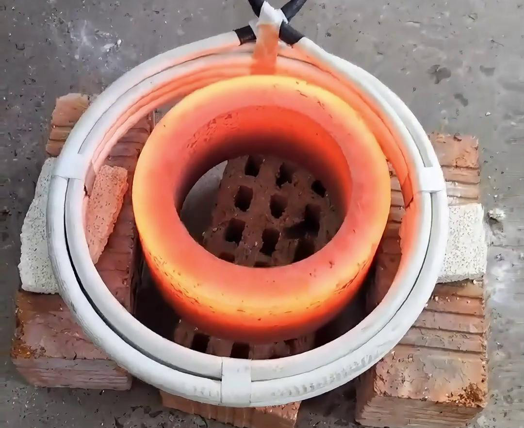 軟鏈接感應加熱與手持式感應加熱有什么區(qū)別？