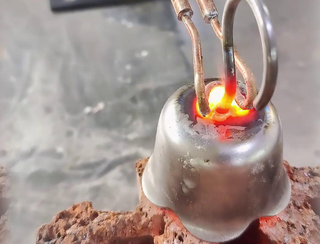 超高頻焊接機(jī)應(yīng)用于銅、鐵、鋁等各類同種或異種金屬材料的焊接