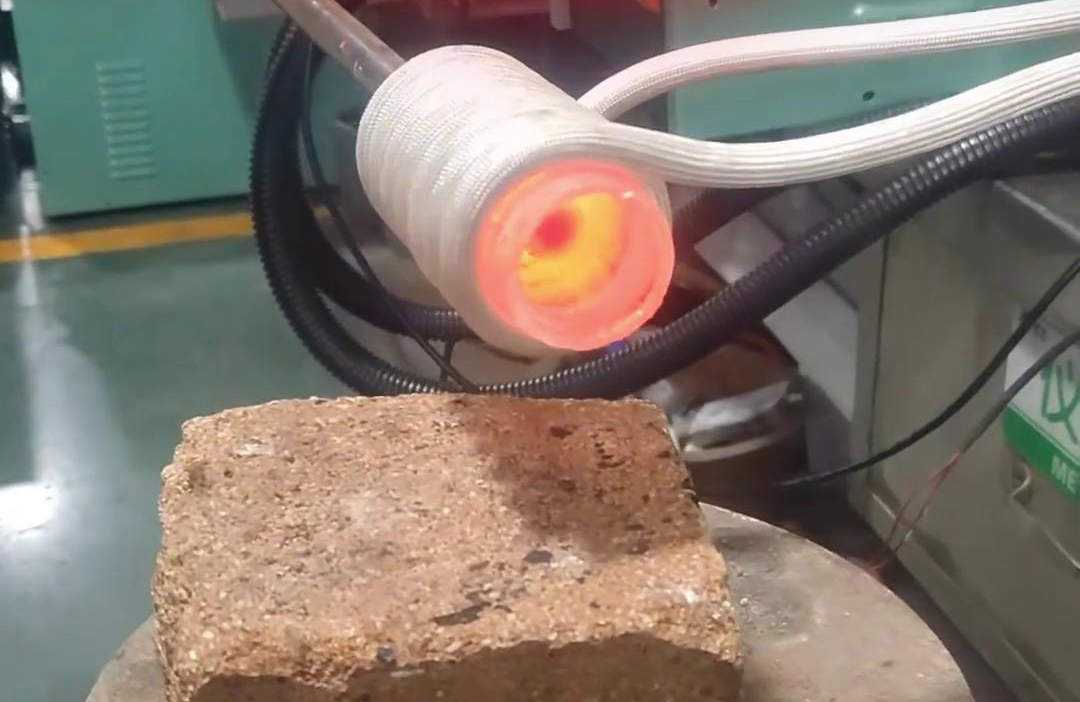 高頻加熱機(jī)在實(shí)心棒料淬火、回火、退火和正火等多種熱處理工藝應(yīng)用