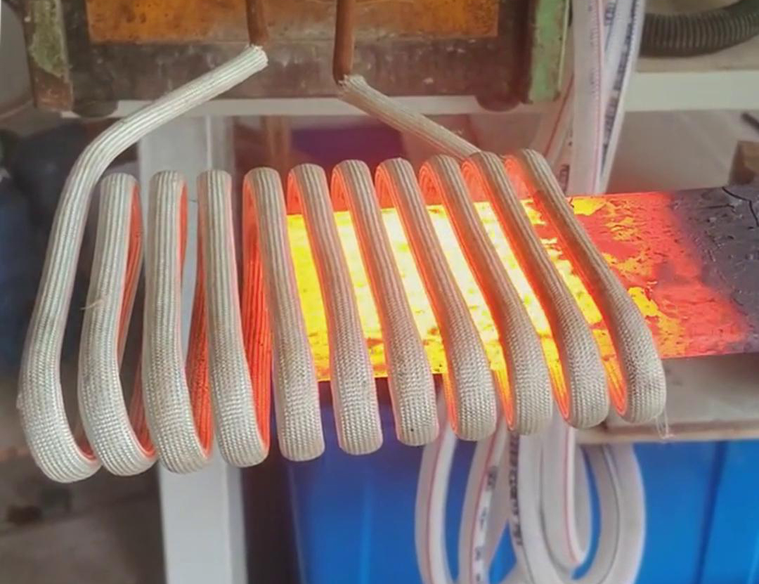 40KW高頻感應(yīng)加熱設(shè)備可用于10mm鋼板的淬火、回火等熱處理工藝