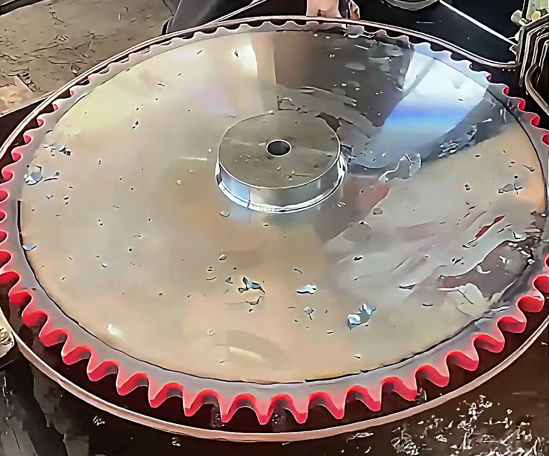 齒輪合格率的 “隱形推手”：高頻淬火設(shè)備對(duì)火焰煤炭爐的全面超越