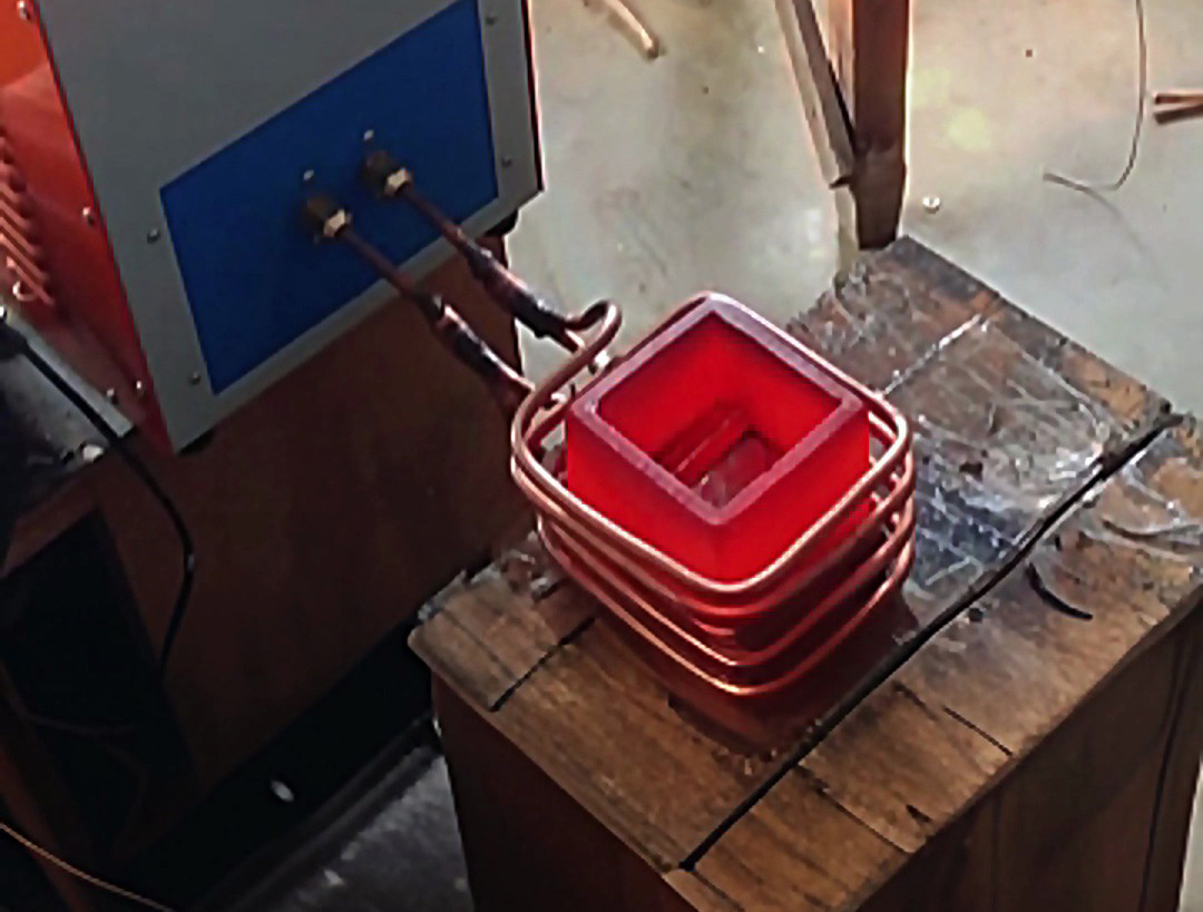 海拓小型熔煉爐：不止圓形坩堝，定制不規(guī)則坩堝輕松實(shí)現(xiàn) —— 方形坩堝熔錫工藝演示