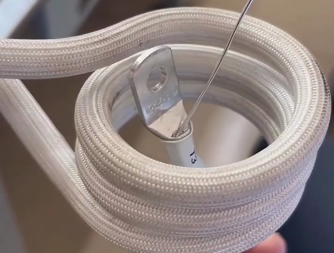 線束端子高頻錫焊：非接觸局部加熱，替代傳統(tǒng)焊接的智能化解決方案