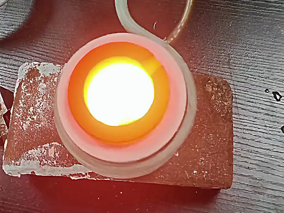 珠寶金銀加工選它！220V 小型高頻熔煉爐，多場(chǎng)景都適配