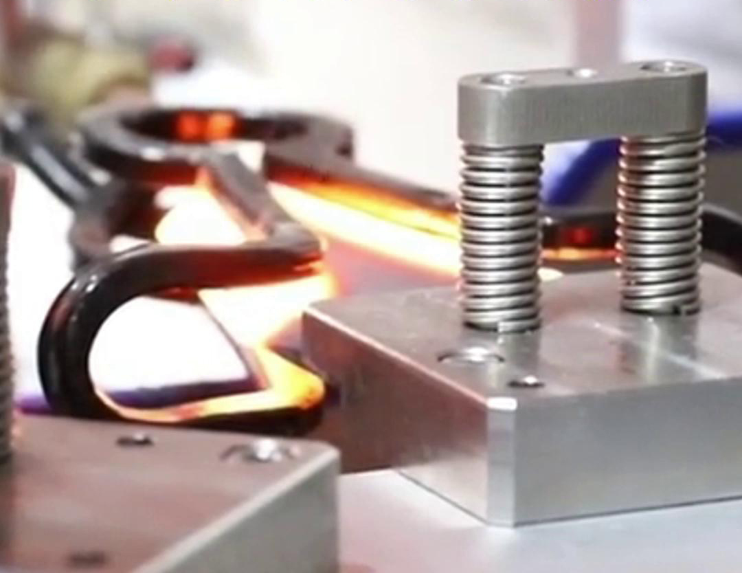 多功能淬火回火一體式自動化感應(yīng)加熱設(shè)備是一種高效、節(jié)能、環(huán)保的加熱設(shè)備