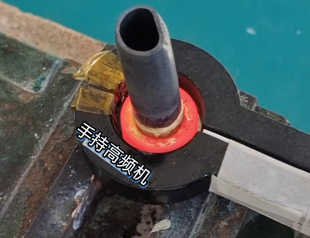 手持式高頻焊接機(jī)具有焊接速度快、焊接質(zhì)量高、操作簡單等優(yōu)點(diǎn)