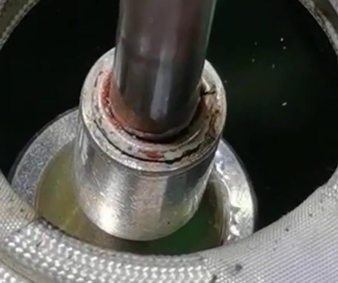 高頻機焊接銅鋁管是一種有效的焊接方法，但要注意工藝規(guī)范和焊接技巧