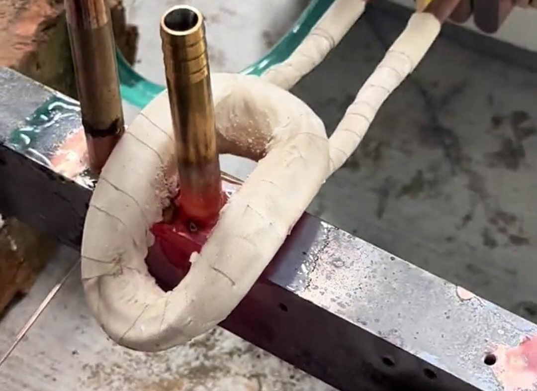 焊接工藝的魅力展現(xiàn)，銅管和方管高頻焊接，高頻技術(shù)創(chuàng)造的奇跡！
