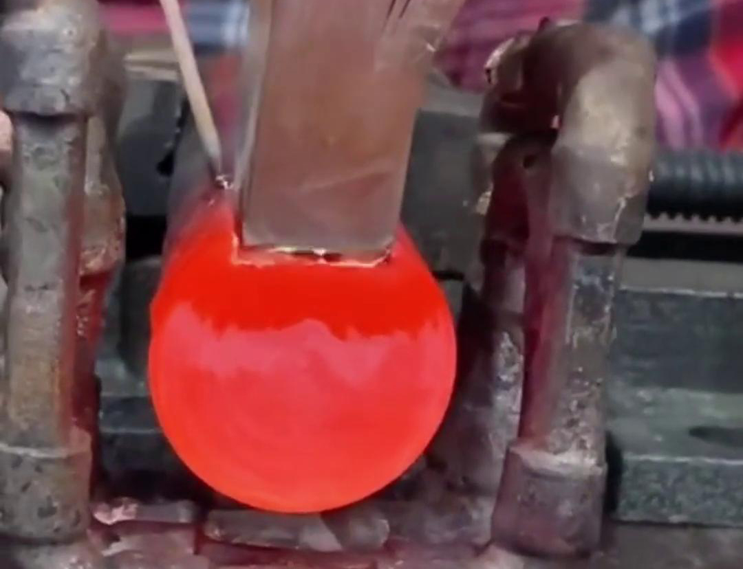 高頻銅料焊接技術(shù)高效加熱、焊接質(zhì)量高、操作簡便以及節(jié)能環(huán)保