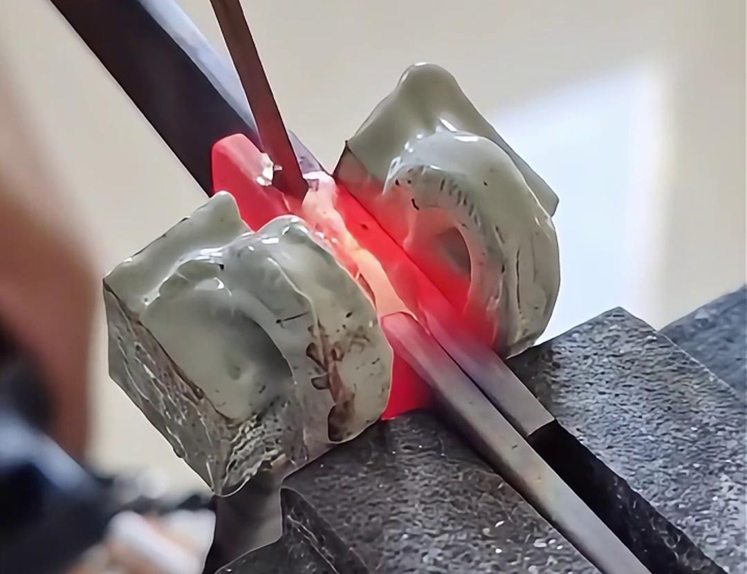 手持式高頻機(jī)確實(shí)是進(jìn)行變壓器銅排焊接的理想設(shè)備之一