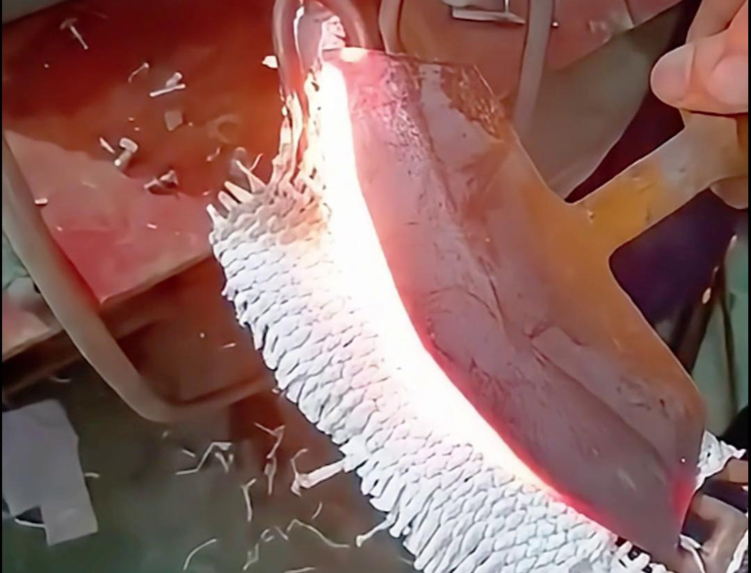 高頻淬火機應用于各種五金刀具、機械農(nóng)具的淬火熱處理