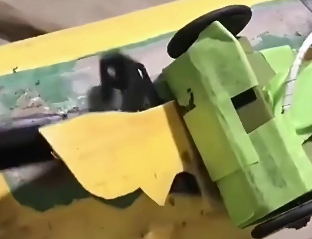 手持式高頻加熱機預(yù)熱脫漆，輕松對金屬表面的油漆進行剝脫