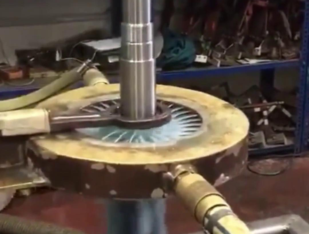 高頻數(shù)控淬火機(jī)床，更換感應(yīng)加熱線圈可適合各類軸、齒輪淬火工藝