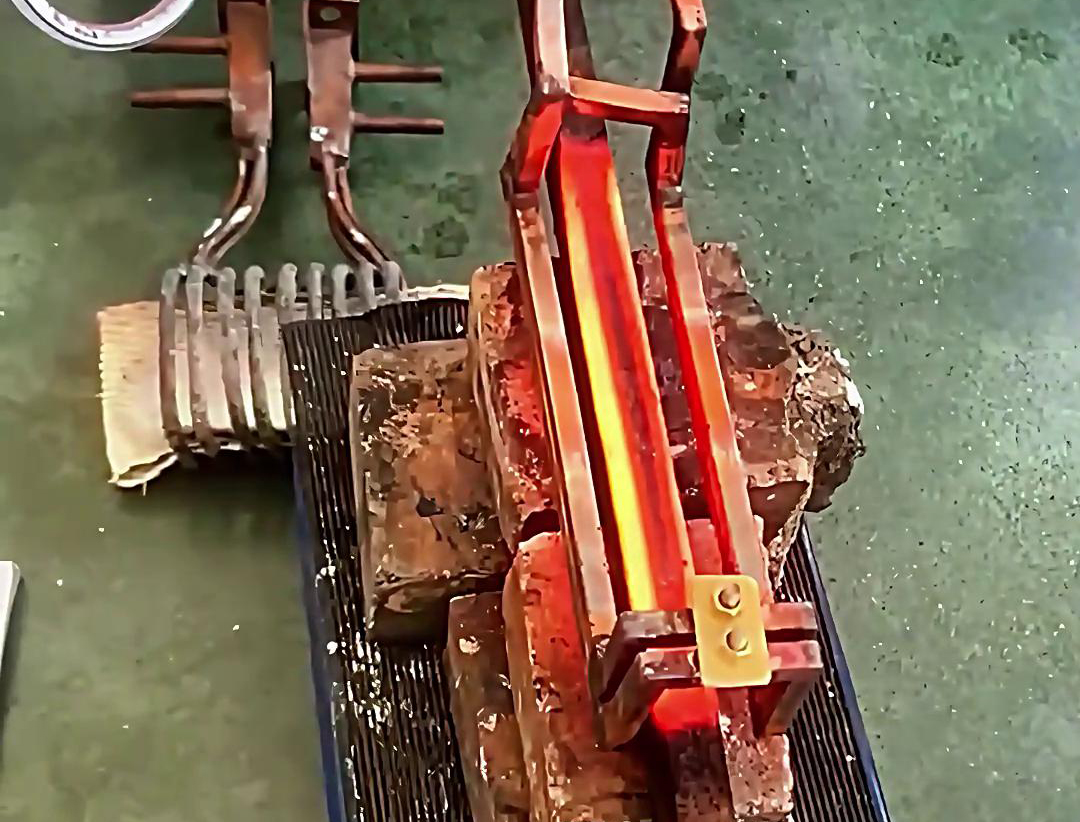 高頻感應(yīng)加熱機對25mm方鋼加熱測試，哪一種感應(yīng)加熱線圈會比較好