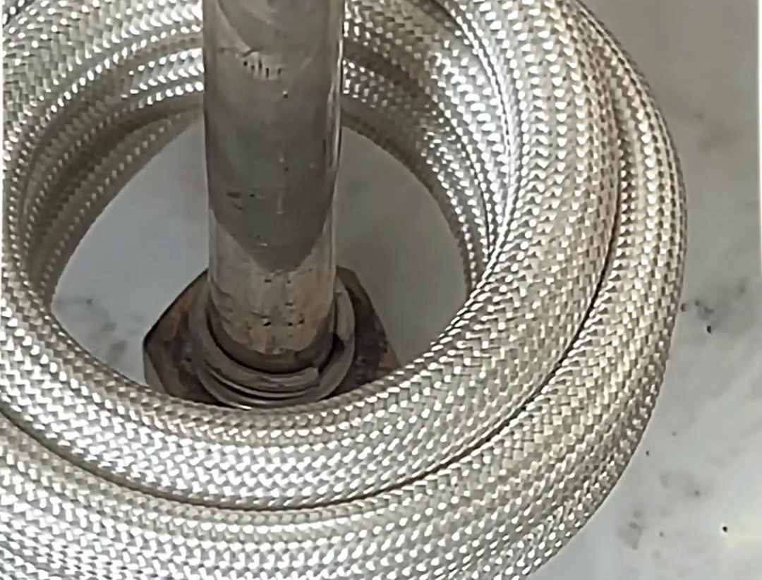 汽車鋁配件高頻釬焊具有高效快速、焊接質(zhì)量高、熱影響區(qū)小、節(jié)能環(huán)保等技術(shù)特點(diǎn)