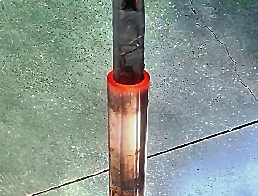 用高頻加熱機加熱內(nèi)孔，加熱時間可精確控制，溫度可實時監(jiān)控