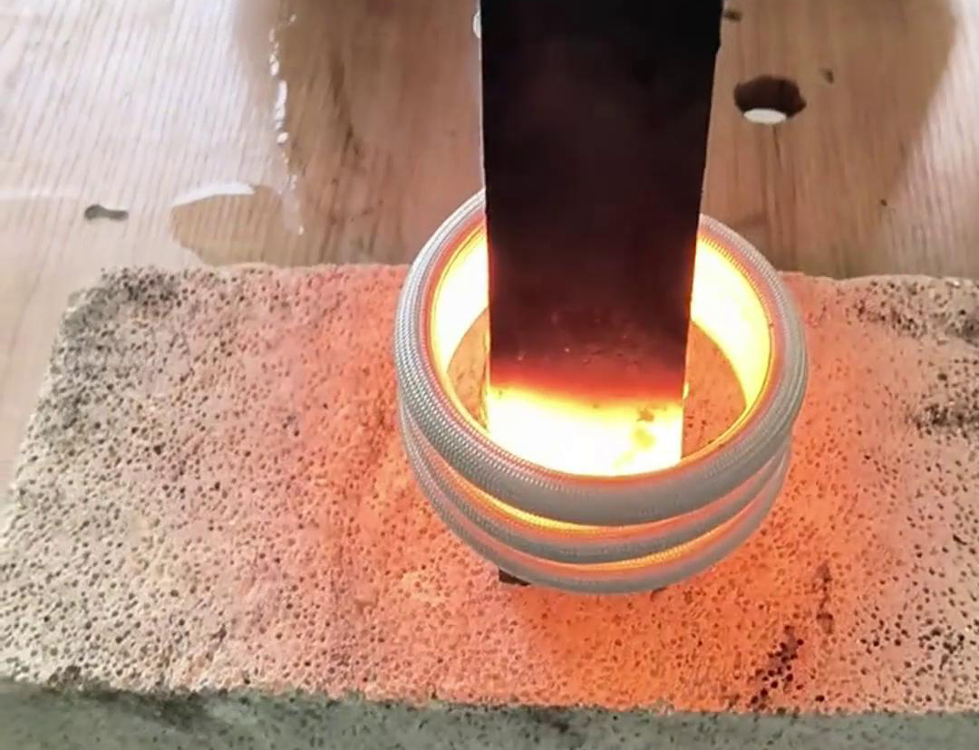 高頻加熱機(jī)安全性在于只對金屬加熱，非金屬不加熱