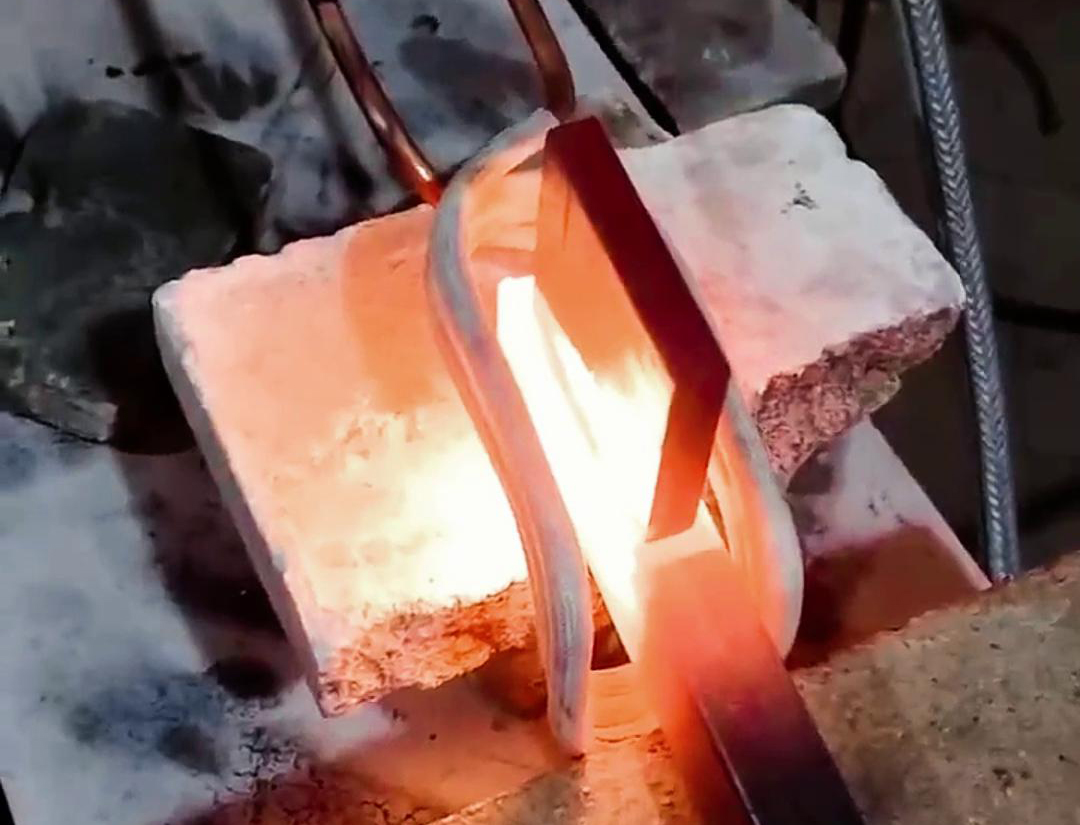 銅排高頻焊接，焊縫平整光滑，無需打磨拋光，一次成型