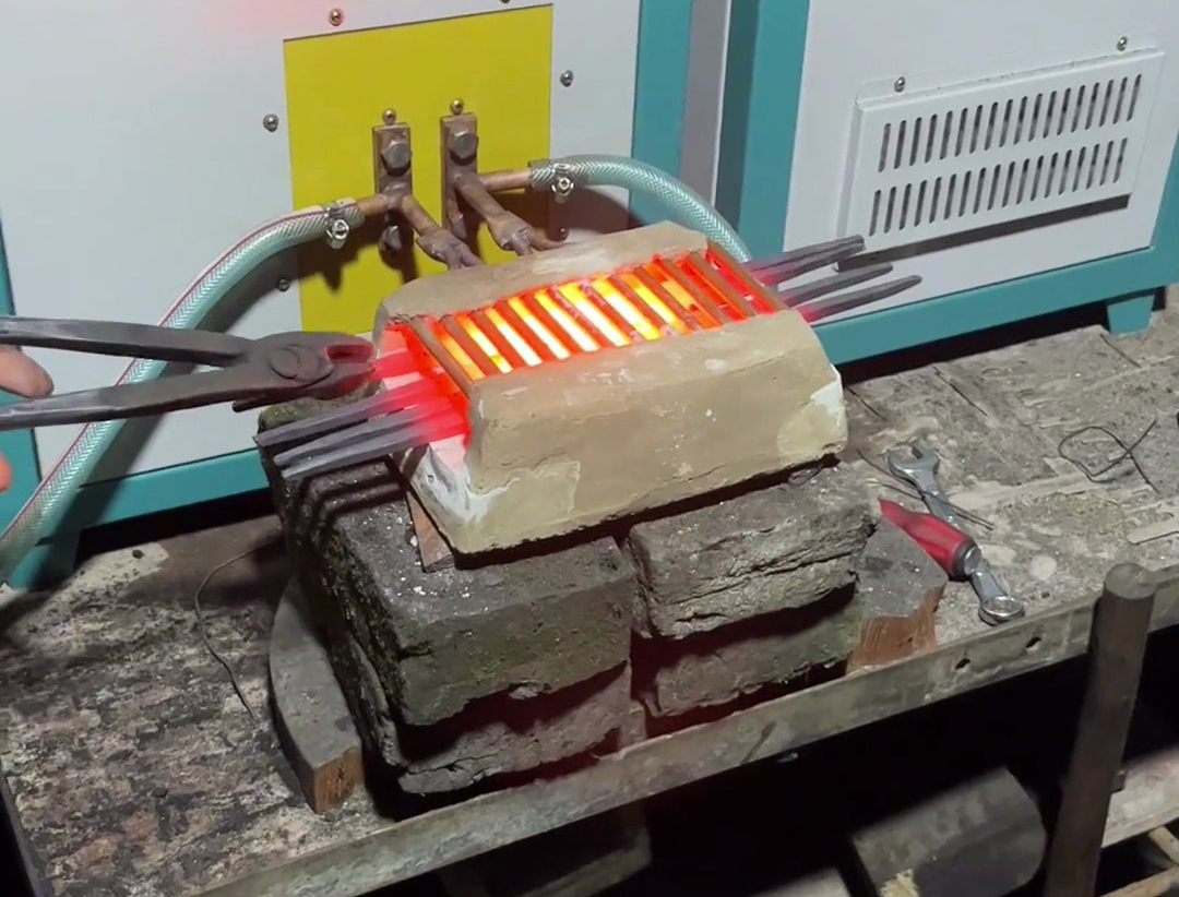 選擇高頻加熱爐進行棒料加熱退火打鐵是高效、優(yōu)質(zhì)的選擇