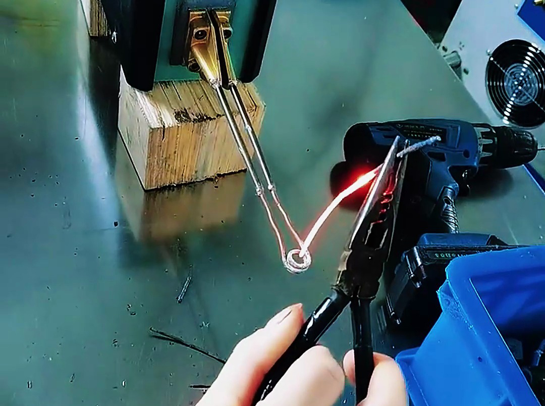 針對(duì)鐵絲退火需求超高頻加熱設(shè)備