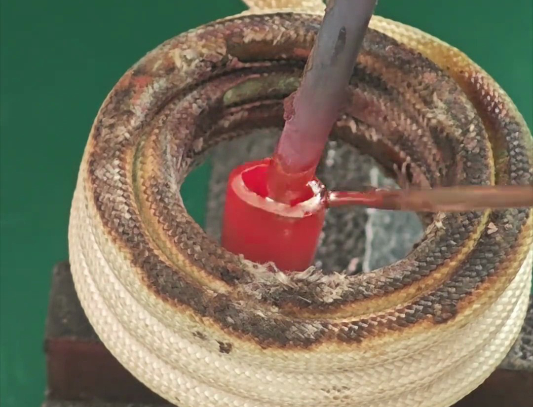 高頻銅管焊接機對銅管進行快速、高效焊接的專業(yè)設(shè)備