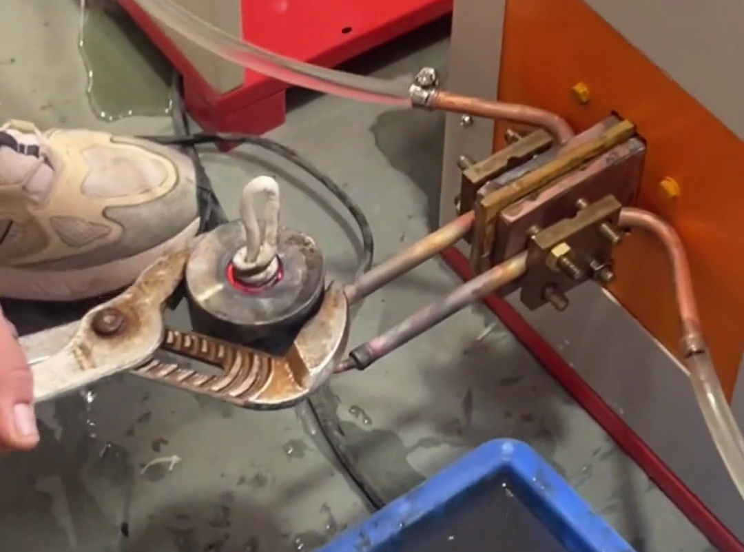 使用超高頻淬火機(jī)進(jìn)行內(nèi)孔淬火打樣