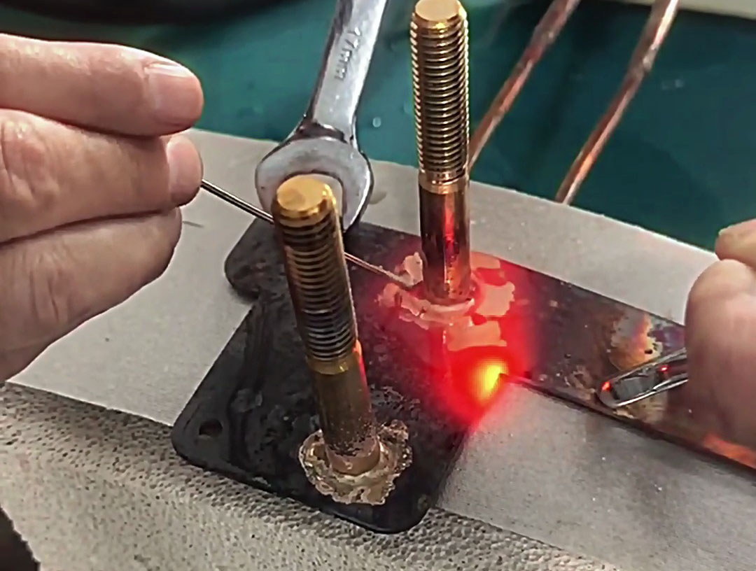 高頻焊接能快速加熱銅板與螺母的接觸面，在短時間內(nèi)達到焊接溫度