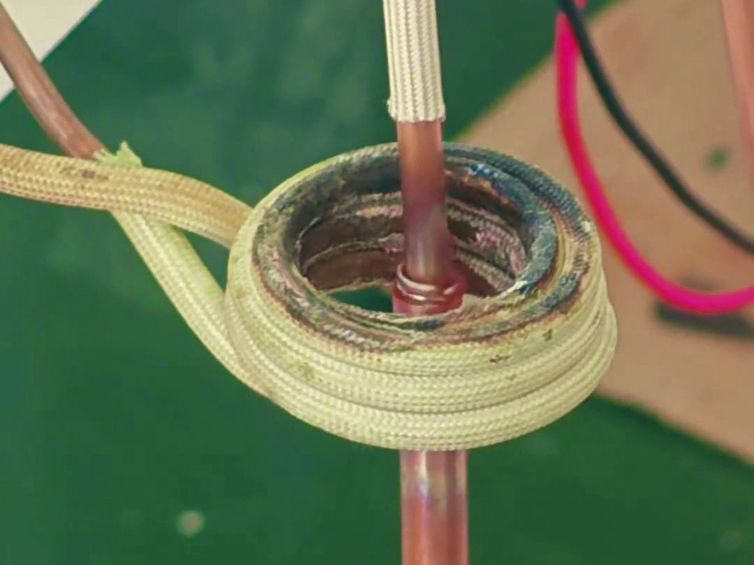 高頻加熱機(jī)是非常適合做銅管加熱、銅管焊接這樣的工藝