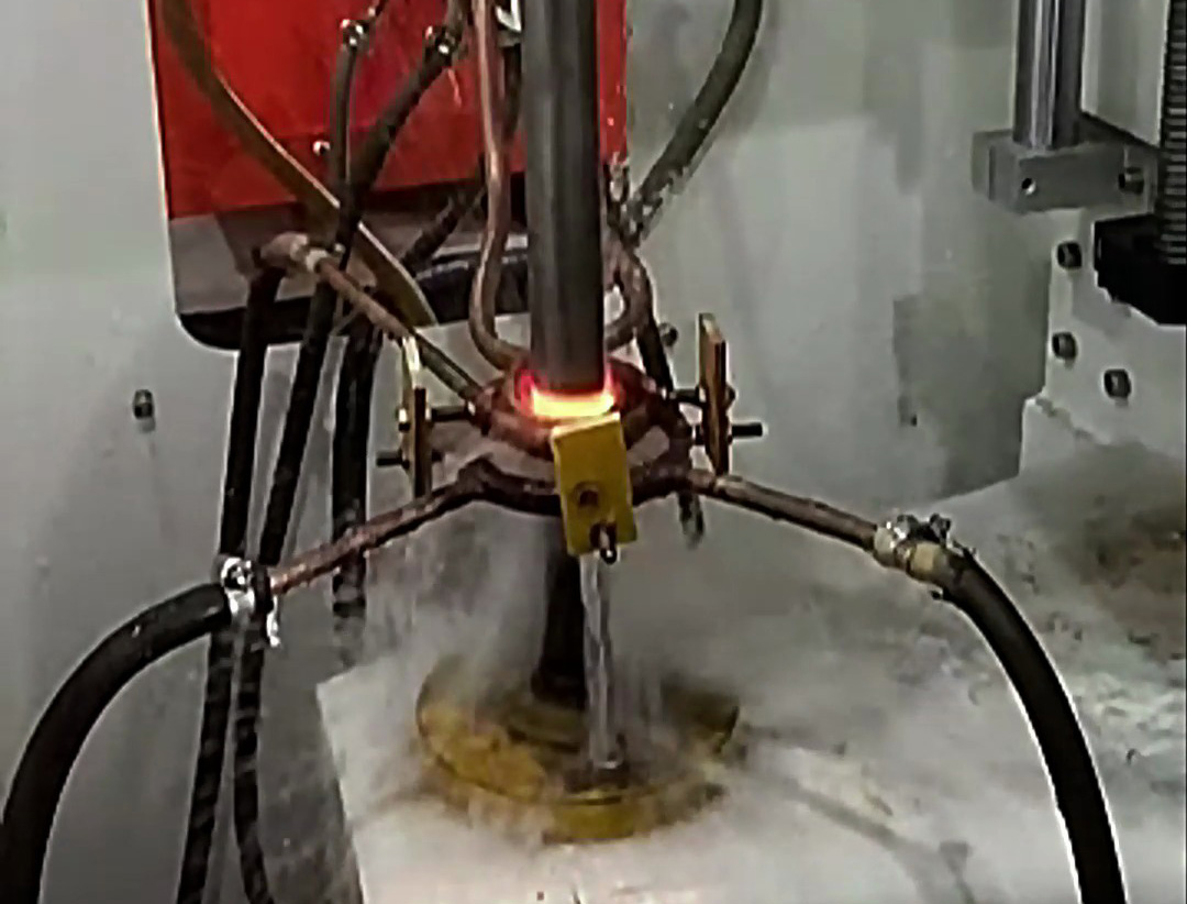 你以為銷子淬火還要人工？這臺機器已經(jīng)實現(xiàn)銷軸全自動化高頻淬火了