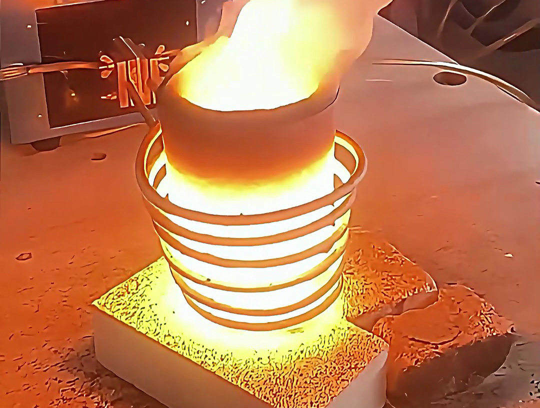 小型高頻金屬熔煉爐適用于多種金屬材料的熔煉，如金、銀、銅、鋁及其合金等