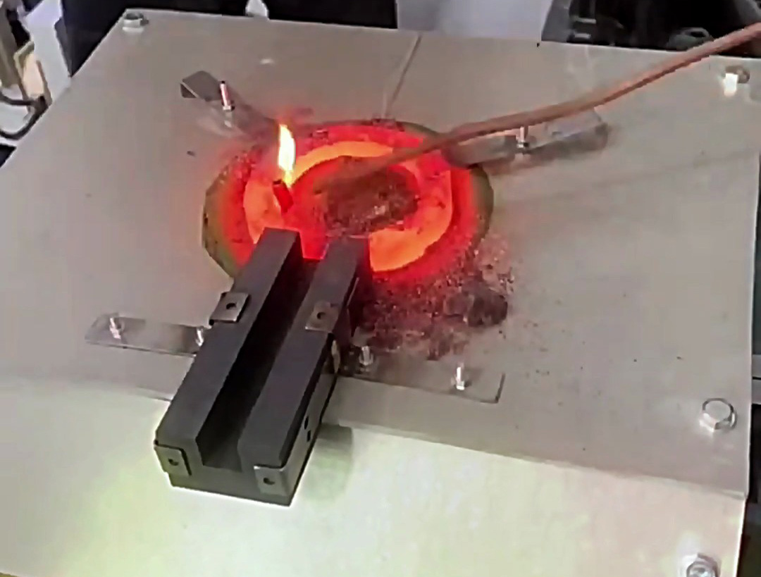 非標定制支持！海拓中頻熔煉爐如何滿足你的工業(yè)生產(chǎn)需求