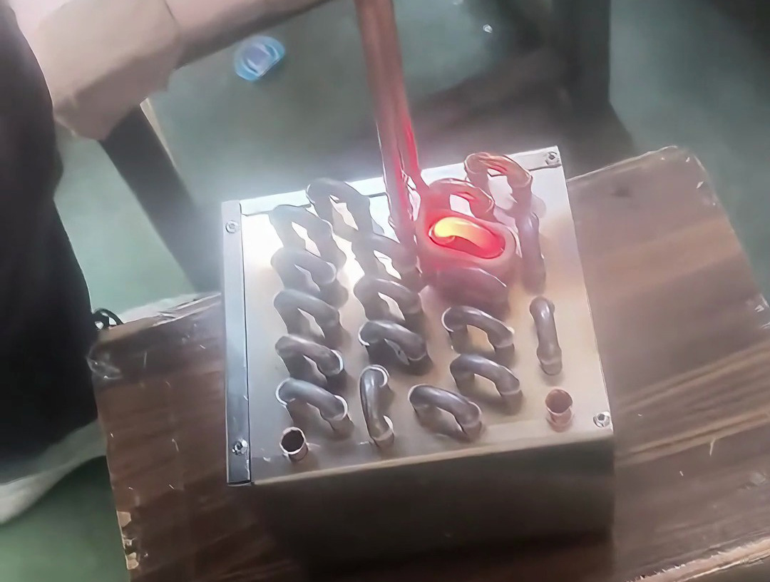 冷凝器U型銅管焊接全過程！手持高頻焊機效率提升3倍