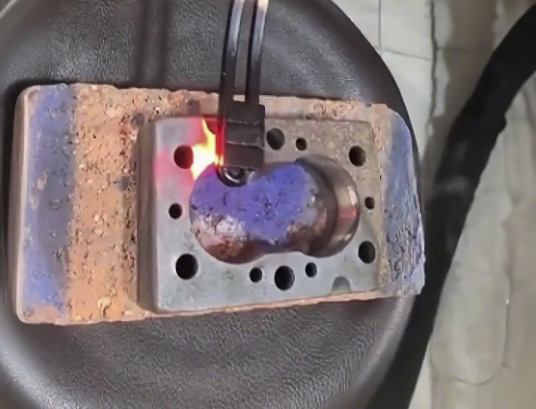 你以為金屬熱處理很復(fù)雜？金屬表面熱處理新境界！手持高頻加熱機(jī)這款設(shè)備讓一切變得簡(jiǎn)單