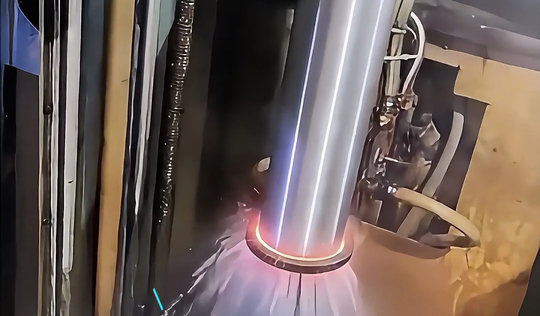 光軸進(jìn)行表面高頻淬火熱處理 常用的兩種淬火冷卻介質(zhì)是油和水等介質(zhì)