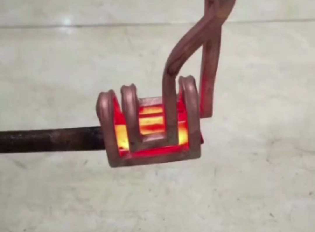 還在為金屬加熱發(fā)愁？高頻U型線圈裝置讓你大開眼界！